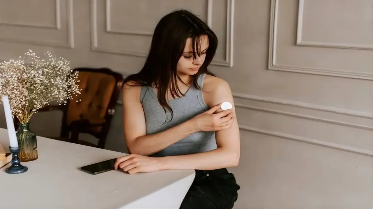 CGM Sans Piqûre : Révolution ou Fake Tech ? Analyse Critique des Promesses 2026