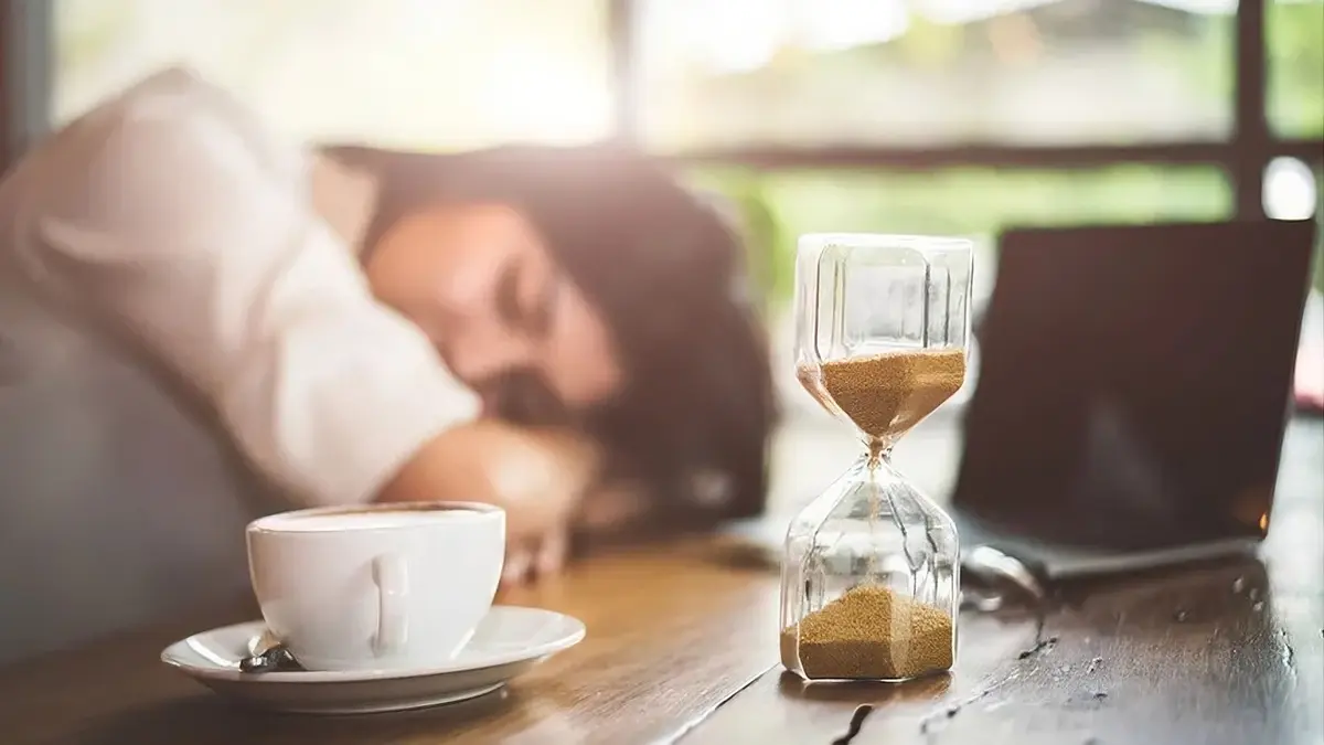 Sommeil Polyphasique : Ce qui Fonctionne Vraiment (Et ce Qui Détruit votre Longévité)